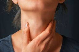 راه های تشخیص علائم کم کاری تیروئید؛ شایع ترین علائم