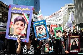 راه‌پیمایی یوم‌الله 13 آبان در تهران/ طنین شعار «مرگ بر آمریکا» 