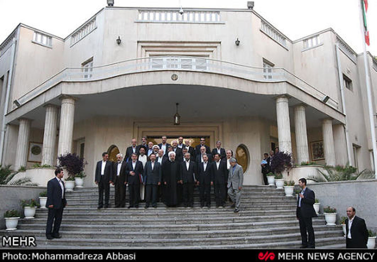 سکوت در برابر اقدامات غیر ارزشی با هدف برقراری اعتدال / تبعیت از ولی فقیه تنها در گفتار کافی نیست