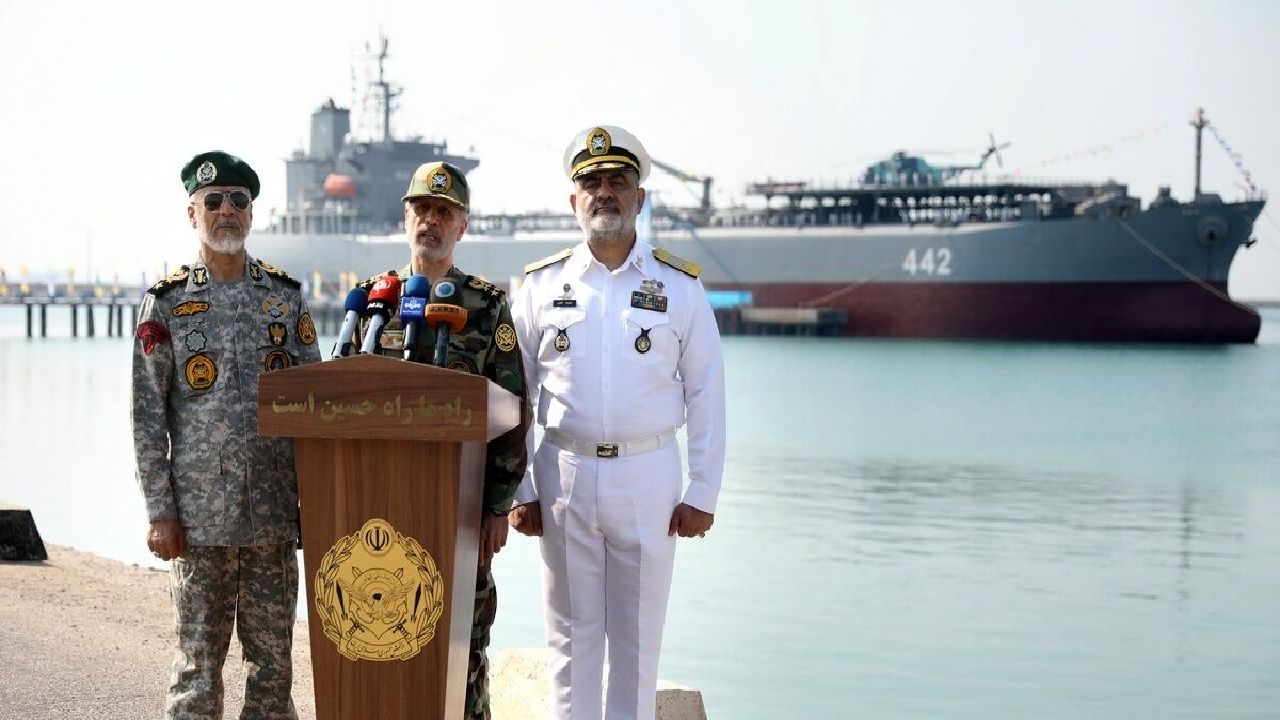 فرمانده کل ارتش: آماده هرگونه پاسخ قاطع در هر نقطه‌ای هستیم
