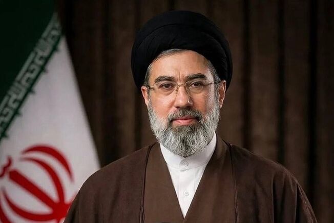  آیت‌الله سید مجتبی خامنه‌ای رهبر جمهوری اسلامی ایران شد 