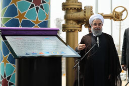 روحانی: ۲۷ فروردین ۹۶ روزی تاریخی، بی‌نظیر و فراموش نشدنی برای صنعت نفت کشور است / دیدیم عده‌ای که روزی به شهید بهشتی و آیت الله هاشمی توهین می‌کردند، بعد از پرواز روح آنها به آسمان شرمنده بودند