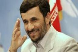 احمدی نژاد به جمع کاروان های راهیان نور پیوست