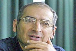 زیباکلام: گفتمان اعتدال کجا بود؟ روحانی تصادفی رأی آورد
