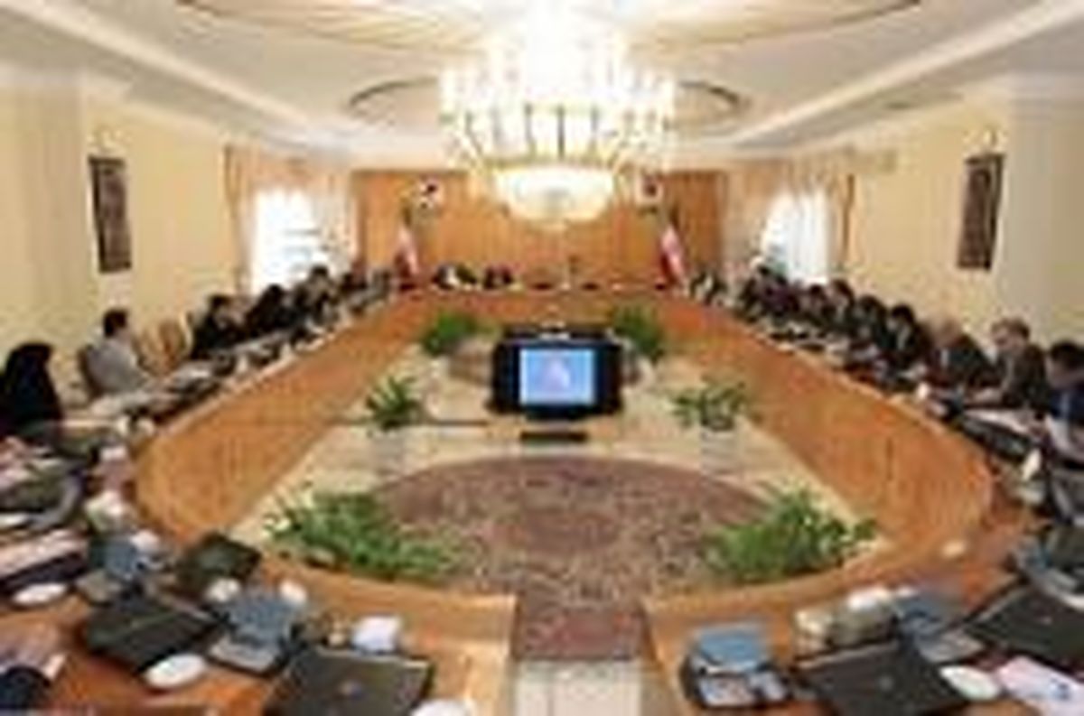ابلاغ ضوابط اجرایی قانون بودجه سال ۱۳۹۳ / استخدام معلمان حق التدریس و خرید خودروی خارجی توسط دولت ممنوع شد
