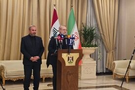  لاریجانی: جریان‌های مقاومت نیازمند قیم نیستند 