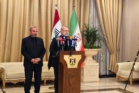  لاریجانی: جریان‌های مقاومت نیازمند قیم نیستند 