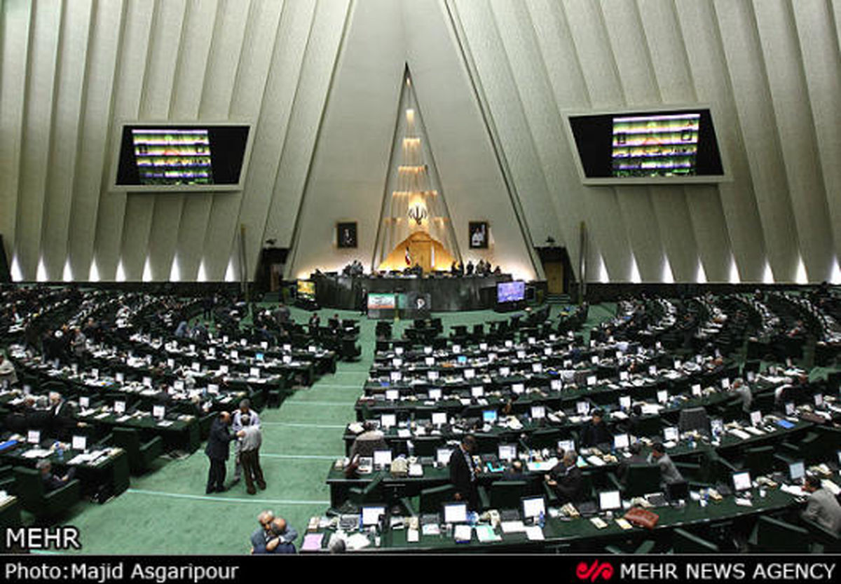 دولت بجای شادمانی همسران سفرا، همسران شهدا را شاد کند / وزارت راه جاده صاف کن قاچاقچیان نشود