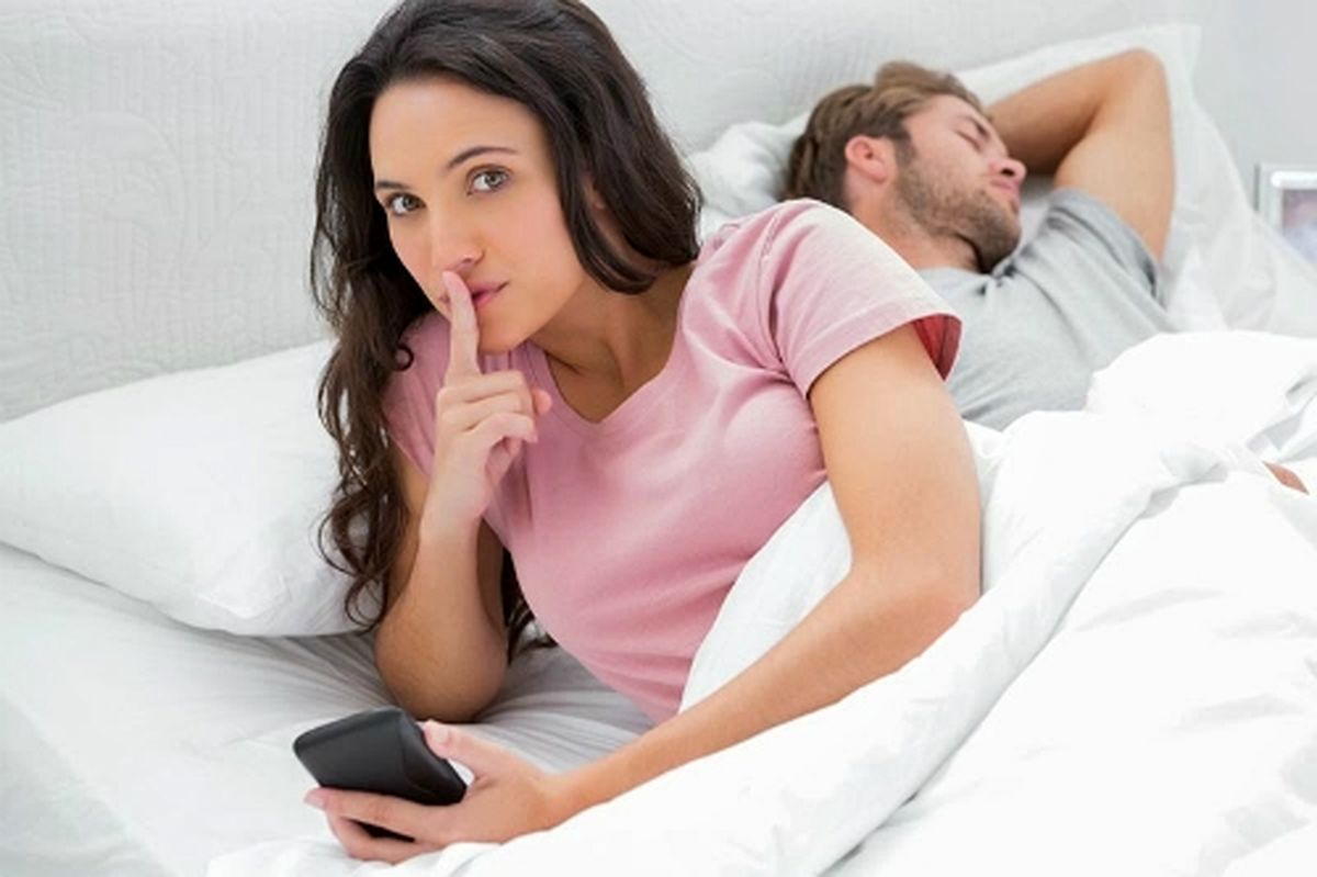 آیا چک کردن همسر کار درستی است؟