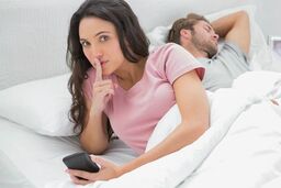 آیا چک کردن همسر کار درستی است؟