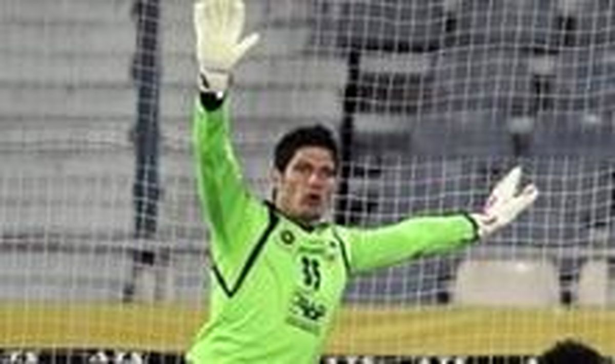 رخصت گردان از احمدی برای حضور در دروازه / فیرات با پای باندپیچی شده کنار زمین