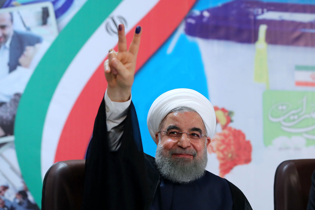 روحانی: دوباره آمده‌ام برای ایران، برای اسلام و از همه ایرانیان می‌خواهم که «دوباره بیایند برای ایران، برای اسلام» + تصاویر ثبت نام
