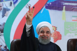 روحانی: دوباره آمده‌ام برای ایران، برای اسلام و از همه ایرانیان می‌خواهم که «دوباره بیایند برای ایران، برای اسلام» + تصاویر ثبت نام