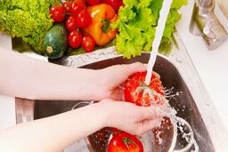 8 روش ضدعفونی کردن سبزی و میوه بدون مواد شیمیایی