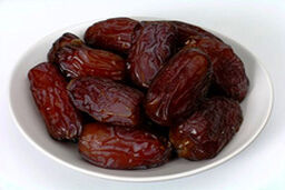 دیابتی‌ها روزه را با خرما افطار کنند