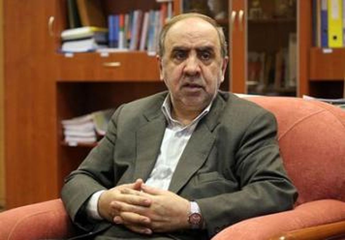 نمی توانیم کشور را با تولید روزانه ۱.۲ میلیون بشکه نفت اداره کنیم