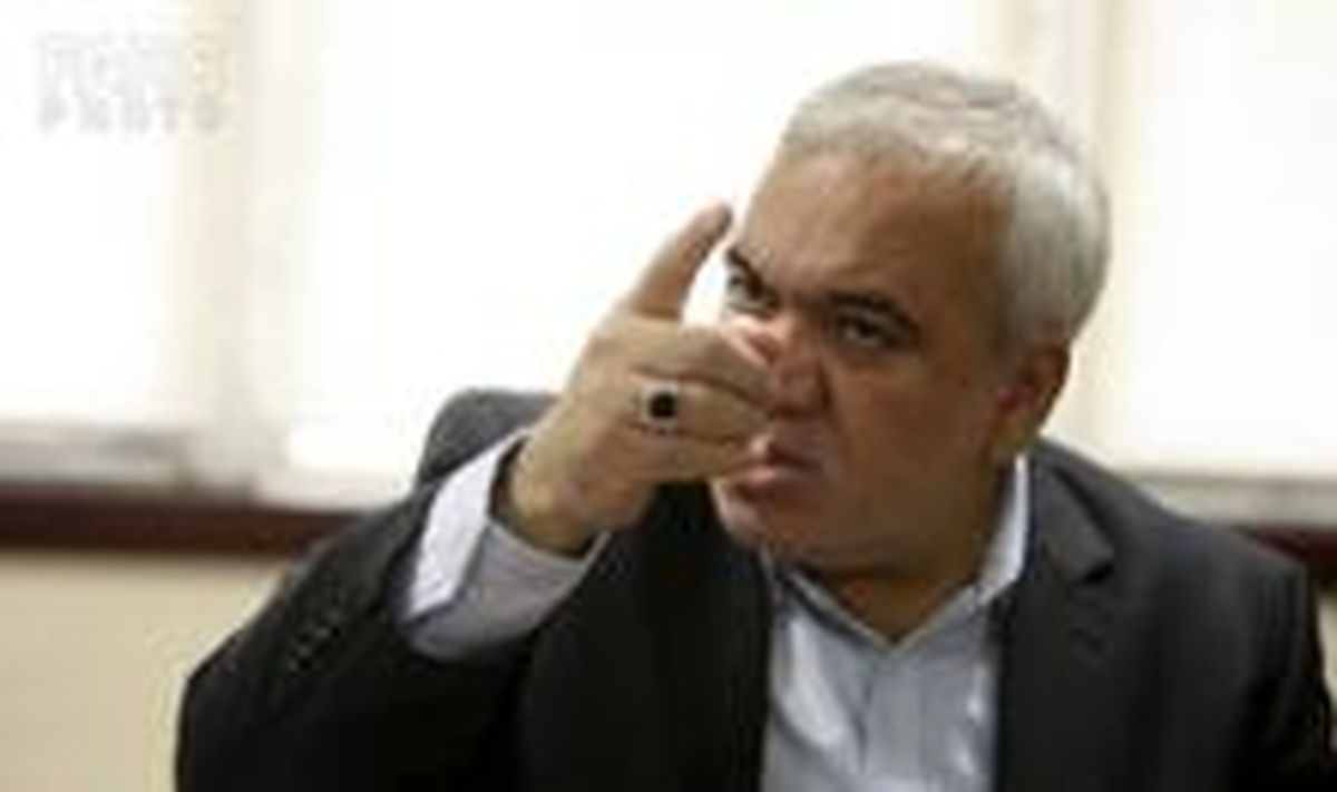 دماغ آشتیانی سوخته است؛ به آتش نشانی زنگ بزنید تا خاموشش کند!