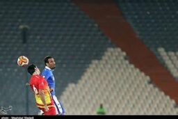 برتری استقلال و نفت و توقف پرسپولیس در نیمه نخست