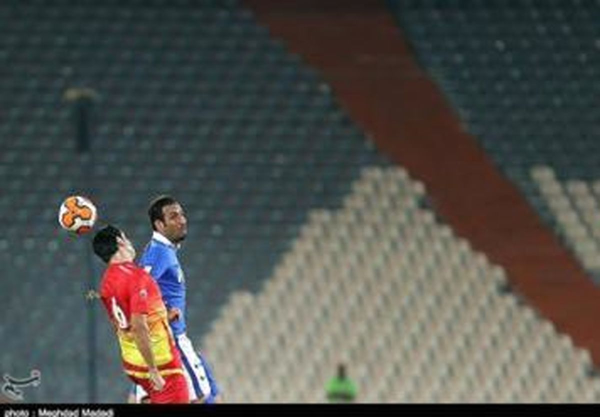 برتری استقلال و نفت و توقف پرسپولیس در نیمه نخست