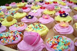 چگونه میل به خوردن شیرینی را کم کنیم؟