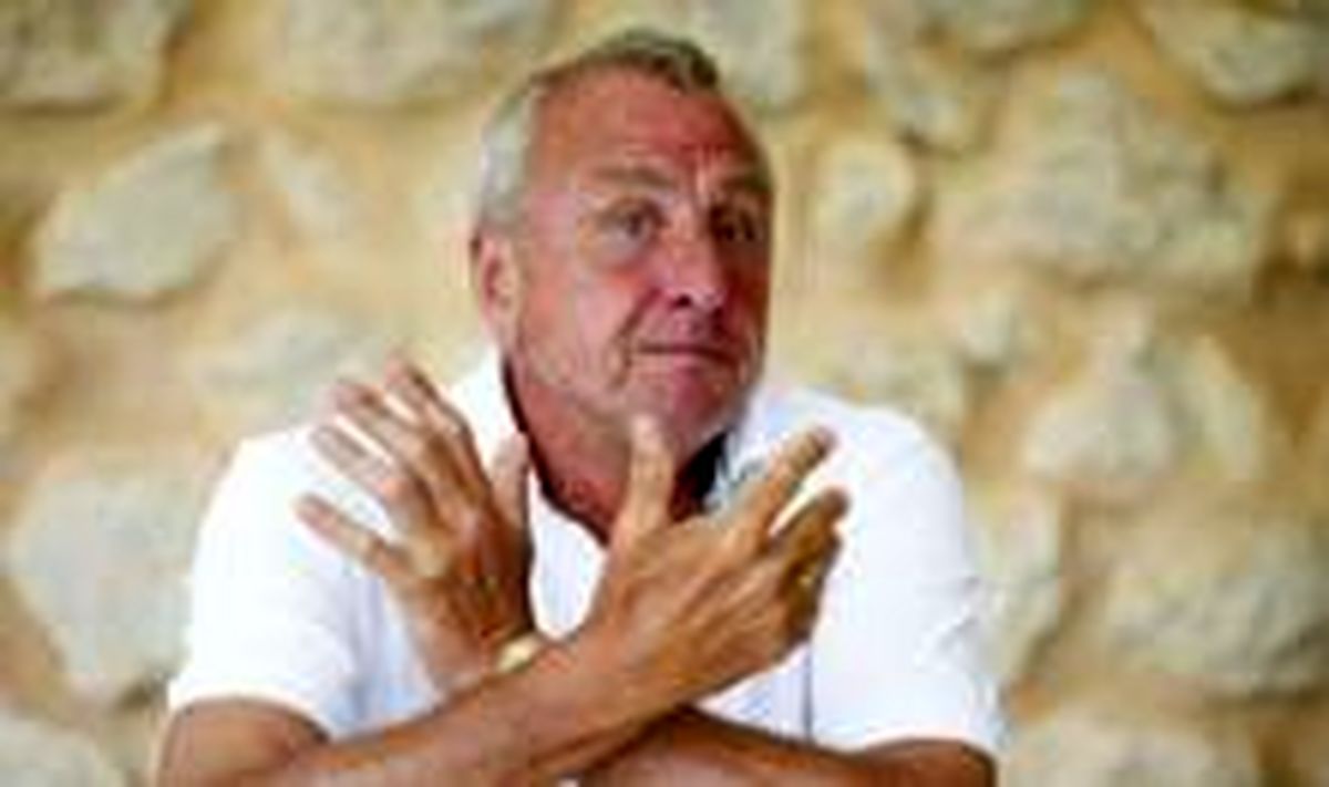 کرویف: مورینیو موقع مشکلات بازیکنانش را مقصر می داند