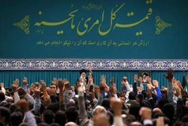 رهبر معظم انقلاب: ایمنی کارگران بسیار مهم است
