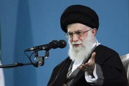 به دشمنی که لبخند می زند اعتماد نداریم