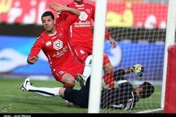 برتری پرسپولیس و توقف استقلال، سپاهان و فولاد در نیمه نخست