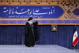  رهبر انقلاب: ما در مقابل دشمن کوتاه نمی‌آییم!