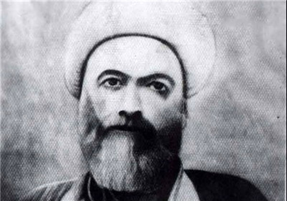 در شیخان قم یک مرد خوابیده و او میرزا جواد آقای ملکی تبریزی است
