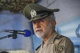 بازدید سرلشکر صالحی از نمایشگاه دستاوردهای جهاد خودکفایی دانشگاه امام(ره) نوشهر