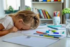 با مهمترین علائم بیش فعالی آشنا شوید