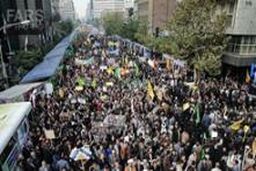 راهپیمایی نمازگزاران تهرانی در «جمعه دلواپسیم، هشدار به توافق ضعیف»