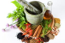 مقابله با بوی بدن دهان با دهان شویه های طبیعی