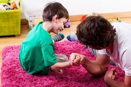 چگونه کودک خود را با مفهوم برد و باخت آشنا کنیم؟