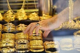مسدودی حساب طلافروشان برای کنترل قیمت‌ها / لازم است حساب طلافروشان هر چه زودتر بازگشایی شود!