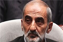 شریعتمداری: روحانی مخالف با آزادی موسوی و کروبی