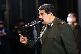 مادورو در دادگاه: من رئیس جمهور ونزوئلا هستم؛ خود را اسیر جنگی می‌دانم
