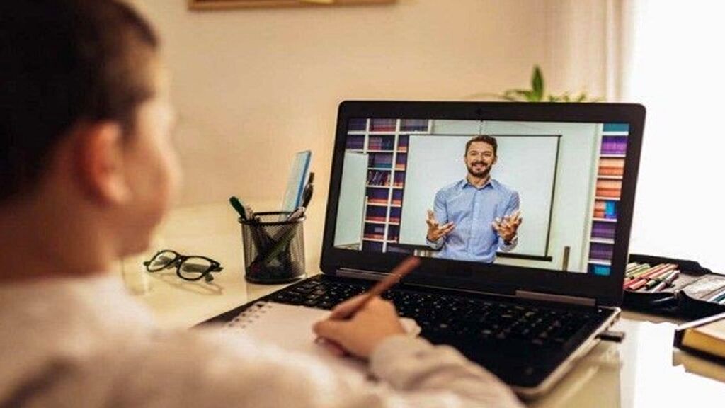 بحران کیفیت آموزش؛ تعطیلی مدارس و اتکای بیش از حد به آموزش مجازی