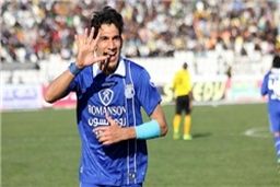 مهاجم استقلال قرمزپوش شد