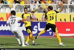 تساوی پیکان و فجر در نیمه نخست