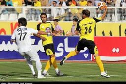 تساوی پیکان و فجر در نیمه نخست