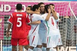 دسته گل ایران به میزبان و هوادارانش