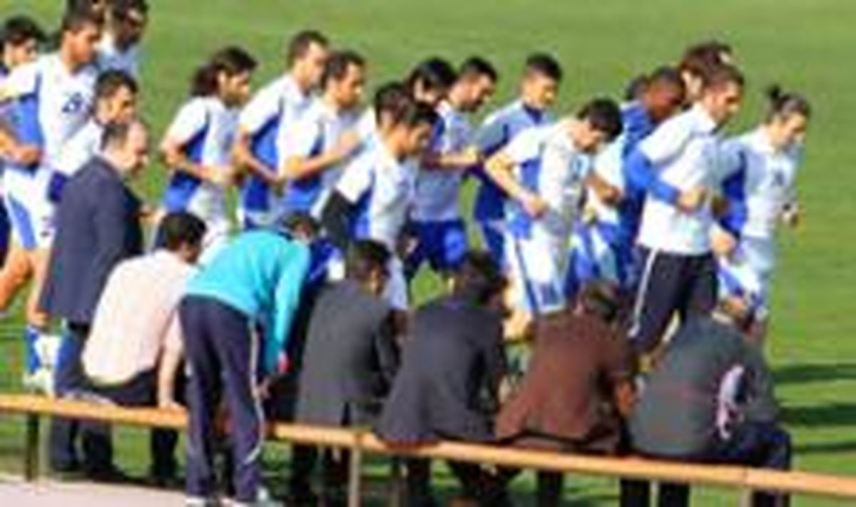 تمرین آبی ها با ۱۲ غایب، ابهام در برپایی اردوی پیش از بازی با الریان / خبرنگاران در ترکیب استقلال!