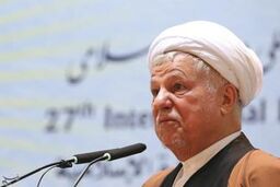 دانشجویان همچون رودخانه ها به اقیانوس دانشگاه آزاد یاری رسانند