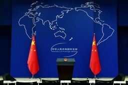 چین خواستار آزادی فوری مادورو و همسرش شد 