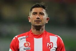 هری کیول کفش هایش را آویزان کرد