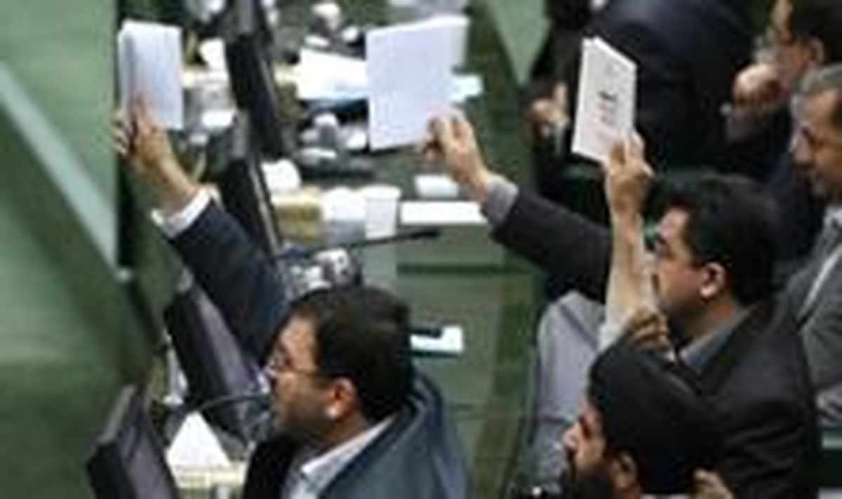 تذکر نمایندگان مجلس به وزیر ورزش در خصوص پیگیری علت پرداخت های میلیاردی به بازیکنان فوتبال