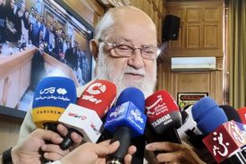 چمران: اتباع فقط با مجوز قانونی می‌توانند در تهران کار کنند