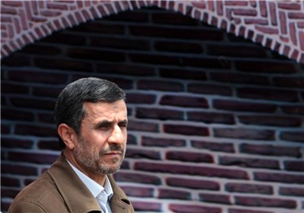 بازدید احمدی‌نژاد از مرکز پژوهش‌های کاربردی سازمان زمین شناسی